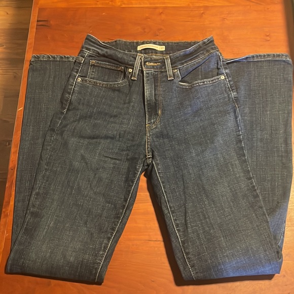 Levi’s High Rise Bootcut - Picture 2 of 3